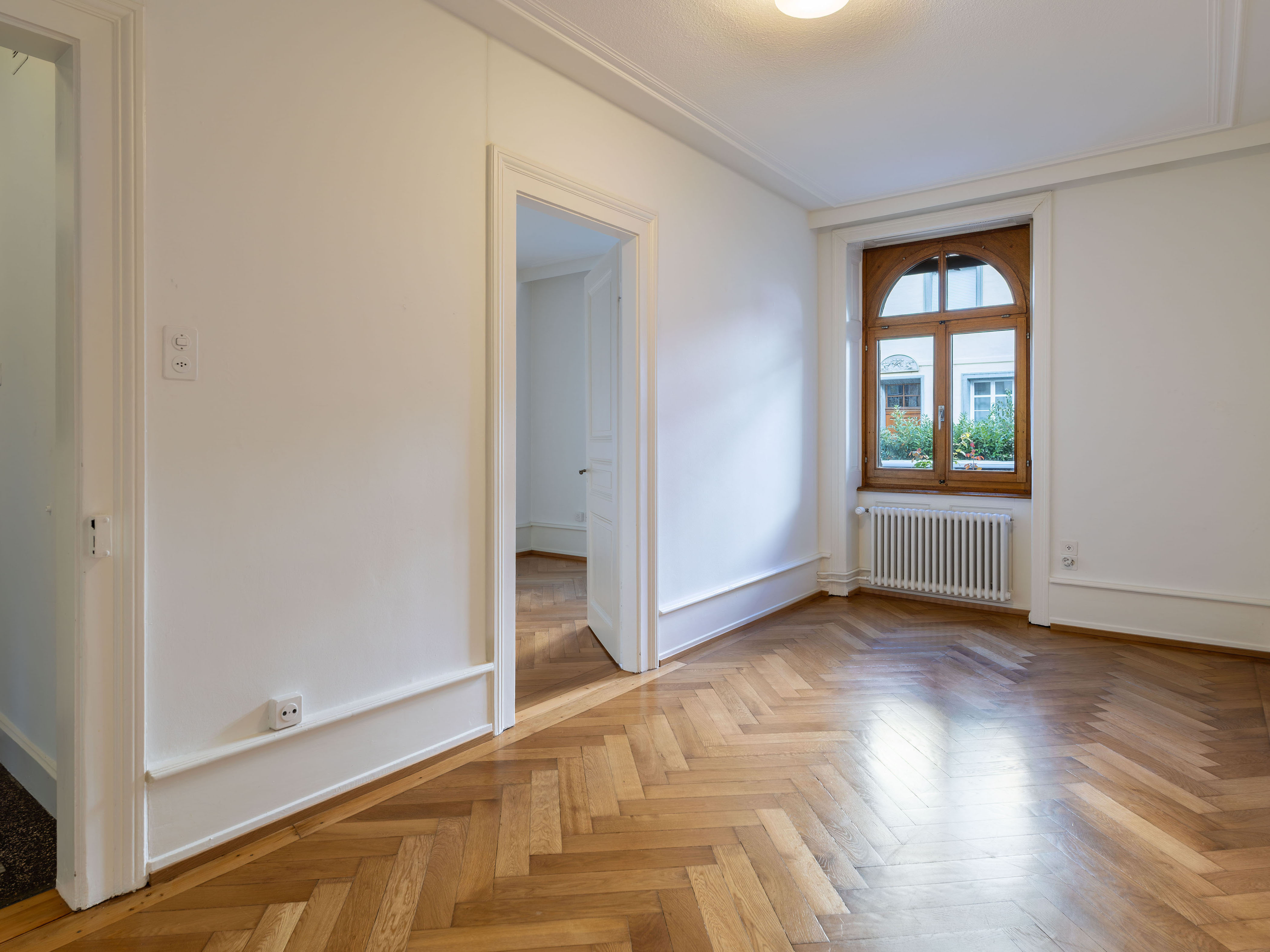 Stilvolle 2-Zimmer-Altbauwohnung mit Gartenzugang