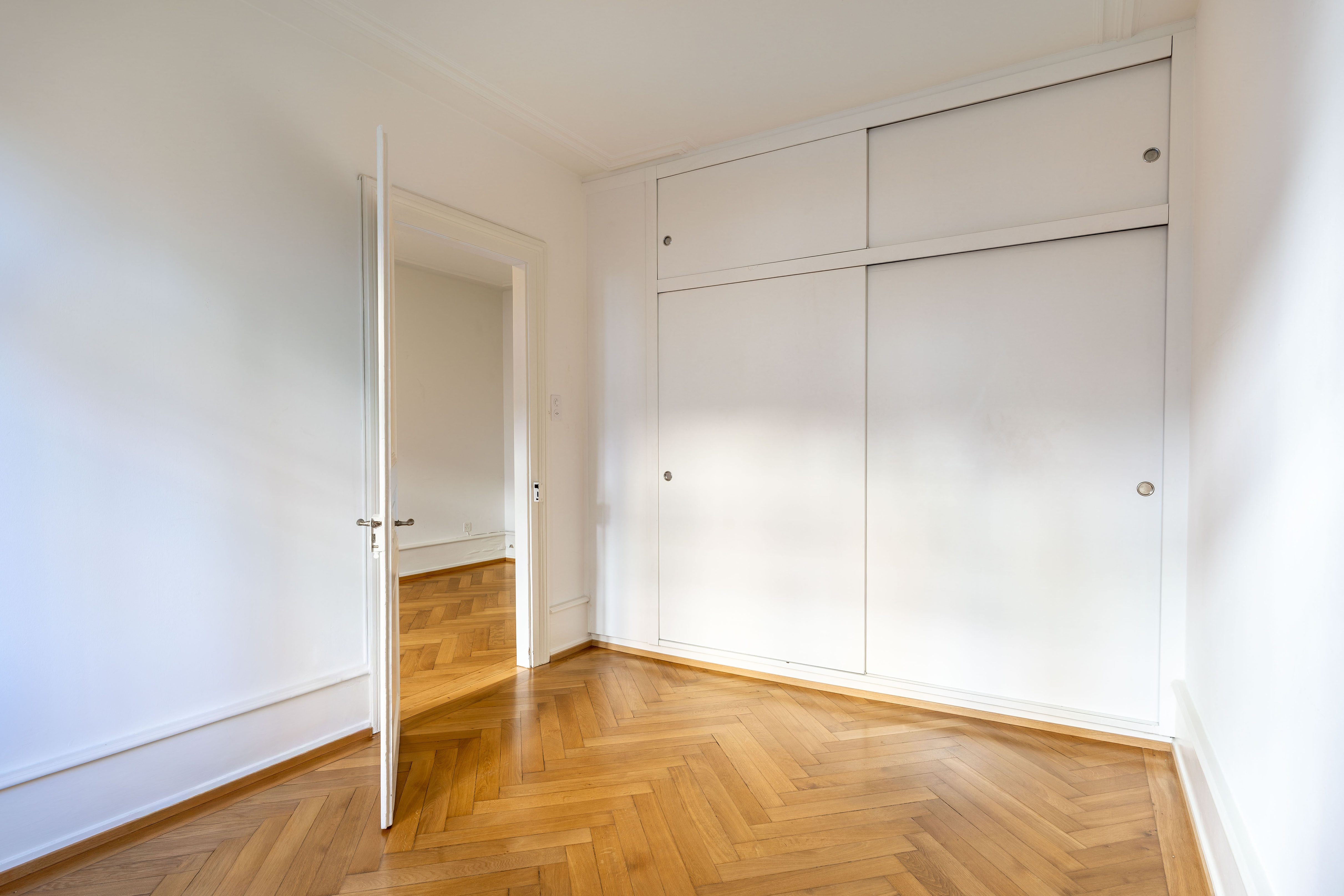Stilvolle 2-Zimmer-Altbauwohnung mit Gartenzugang - 2