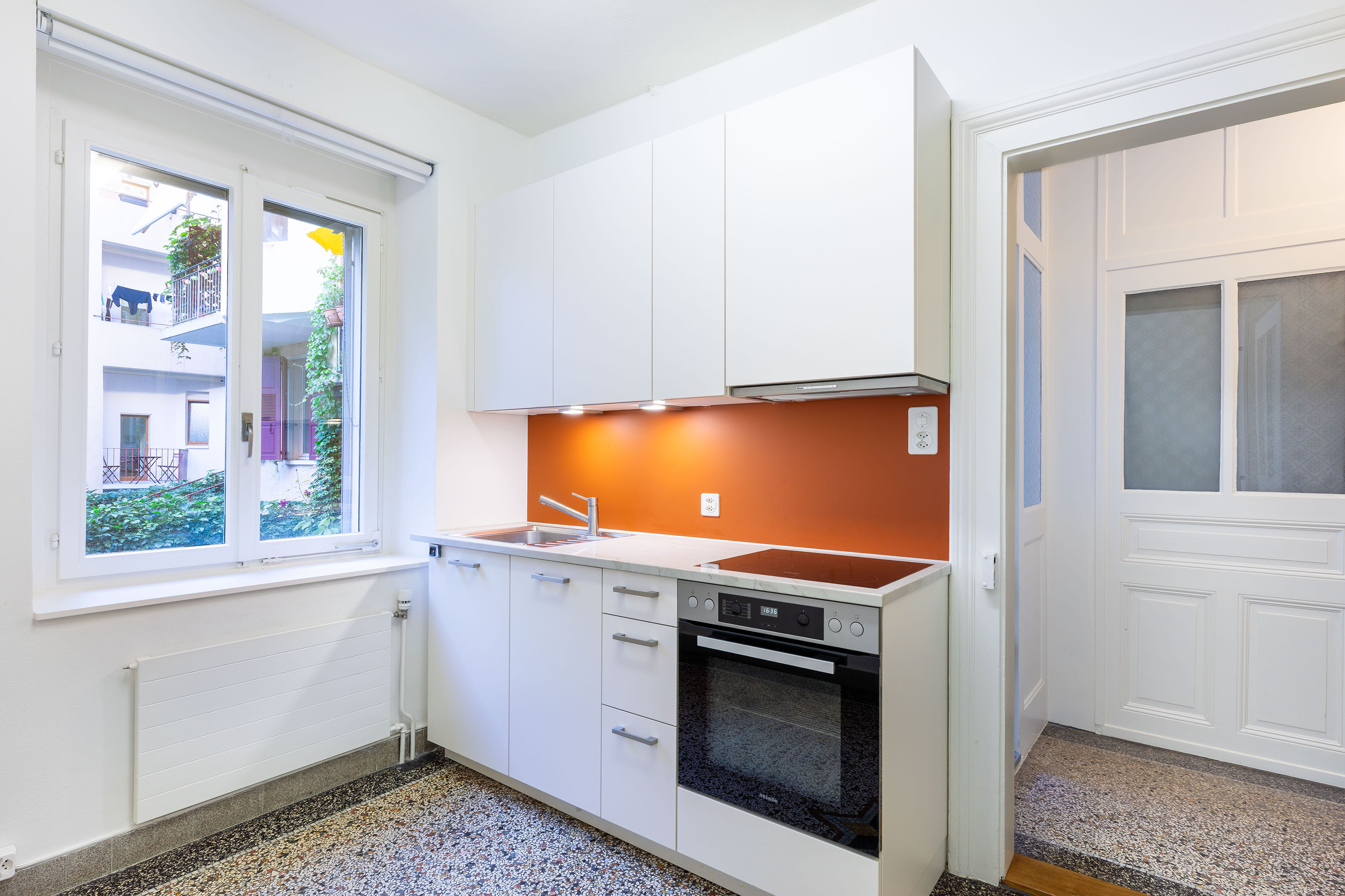 Stilvolle 2-Zimmer-Altbauwohnung mit Gartenzugang - 4