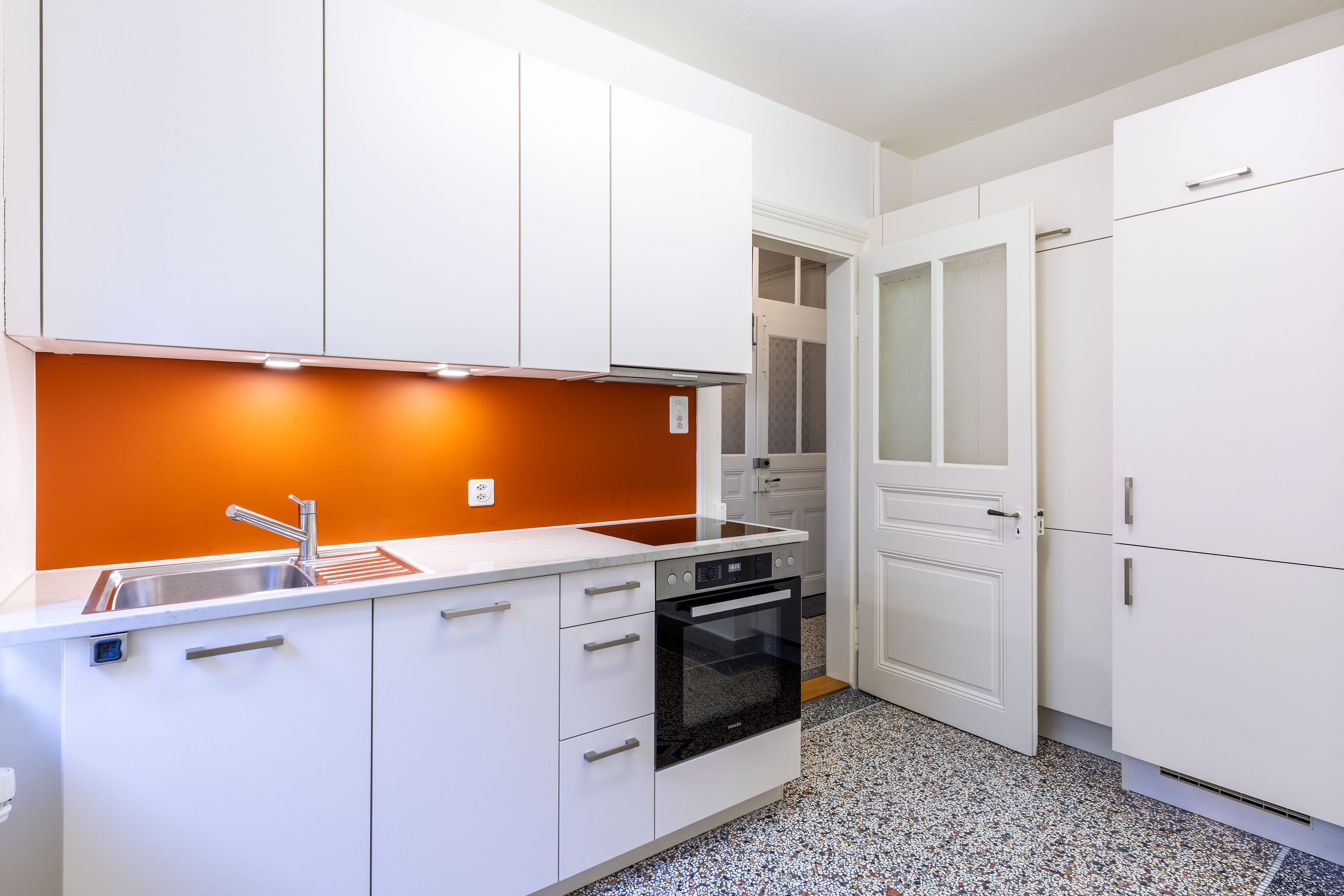 Stilvolle 2-Zimmer-Altbauwohnung im 1. OG mit Rheinblick - 3