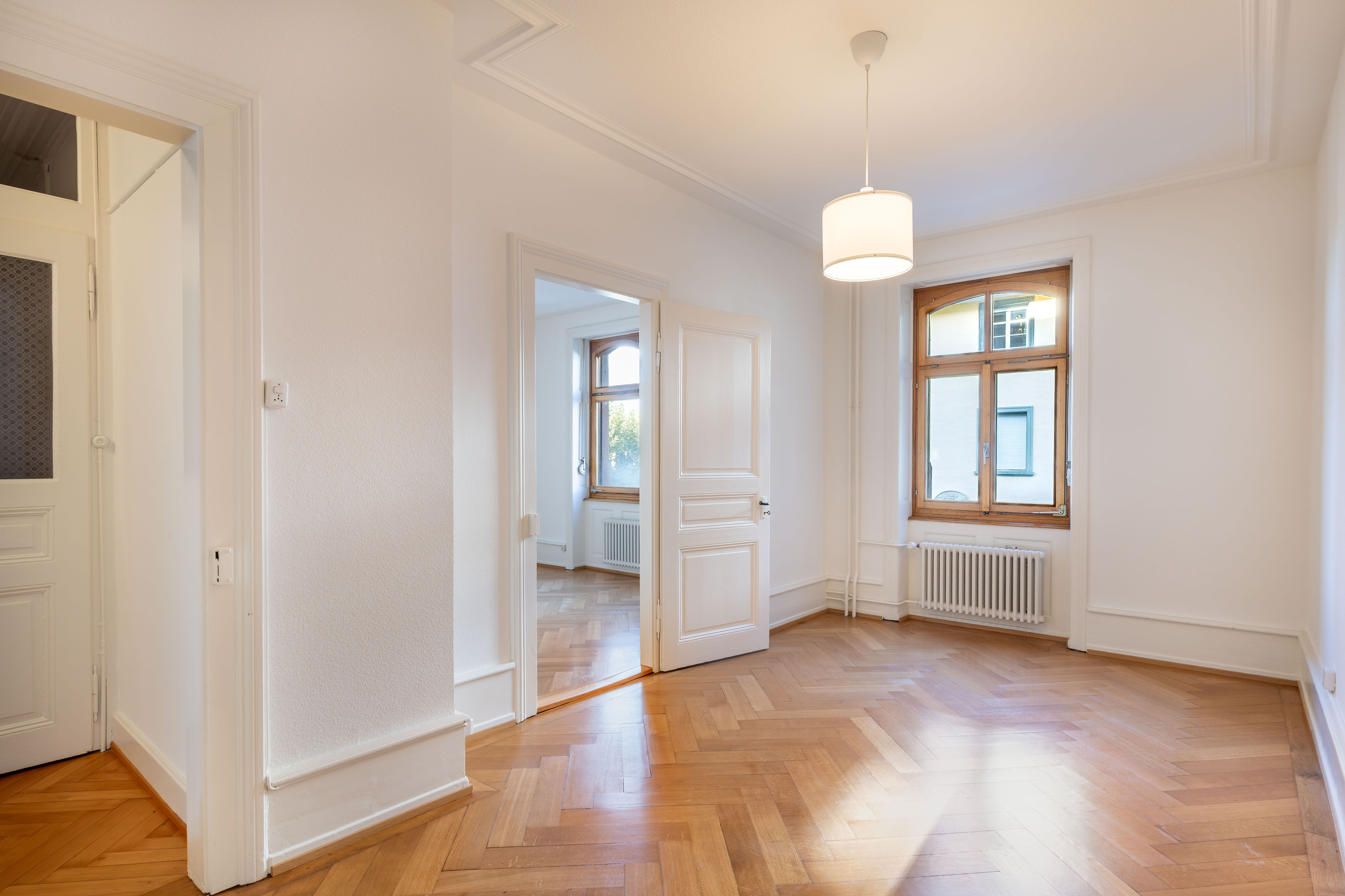 Stilvolle 2-Zimmer-Altbauwohnung im 1. OG mit Rheinblick
