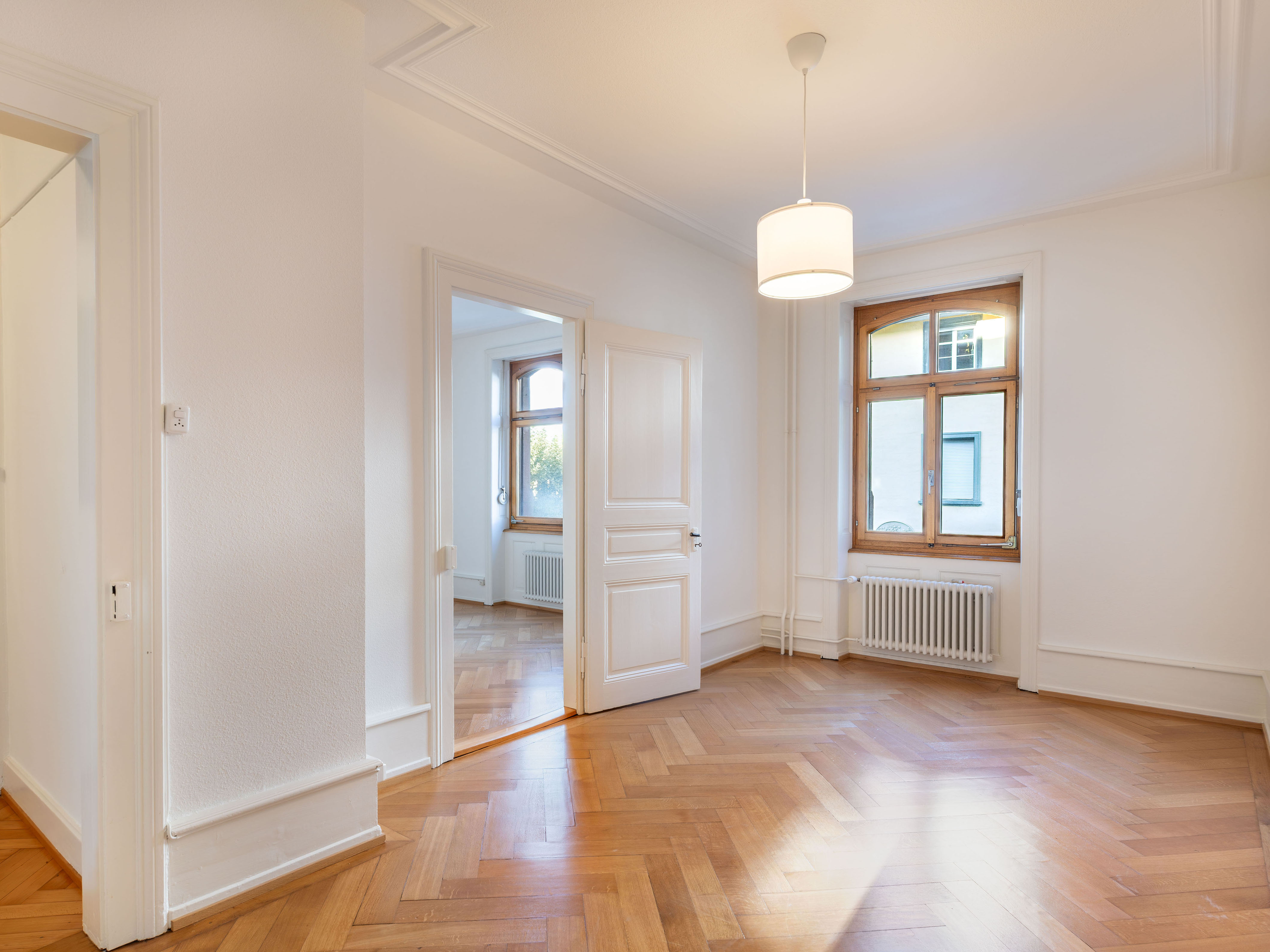 Stilvolle 2-Zimmer-Altbauwohnung im 1. OG mit Rheinblick
